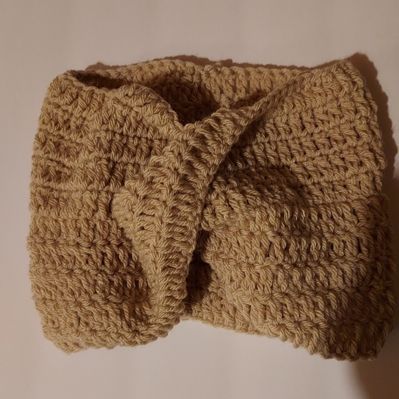 L❤️ve HANDMADE.  Earwarmers/ Headwarmers 4/$30. - Picture 6 of 9